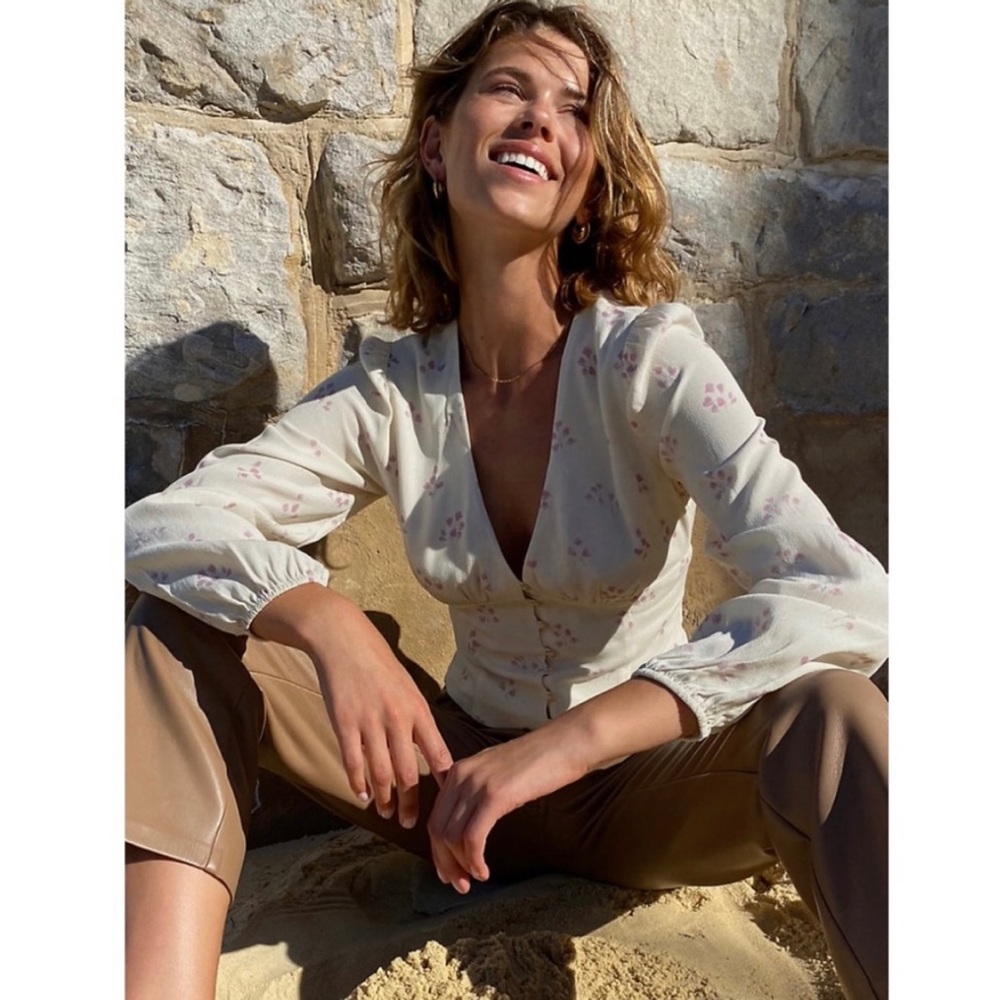 Wilfred Isola Top, floral, low v-neck blouse